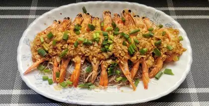 A garlic fan with a shrimp back