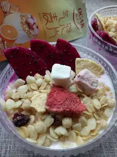 Flamingo oatmeal milk cup