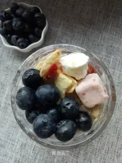 Blueberry yogurt cup
