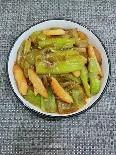Skin green potatoes