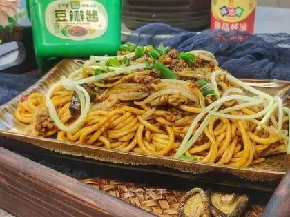 Meat sauce noodles