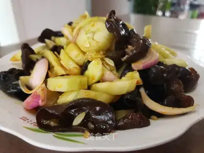 Garlic onion cucumbers