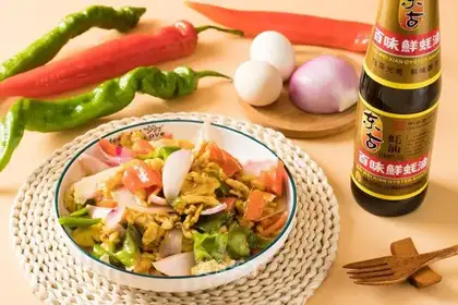 Onion fried eggs