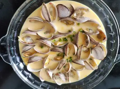 Cracking eggs