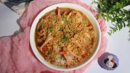 A fan of garlic shrimp