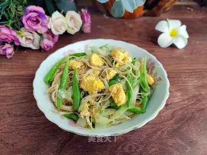 Four seasoned bean eggs, fried rice noodles