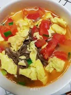 Eggs and tomatoes and noodles