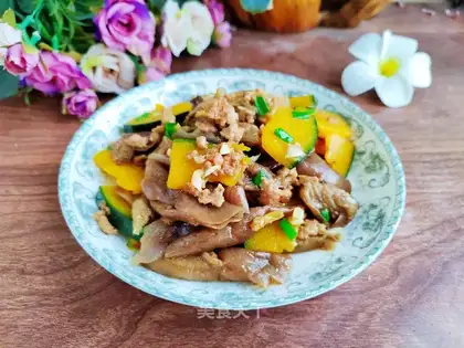 Pumpkin with pork and eggplant
