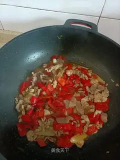 Paprika with black pork and plum