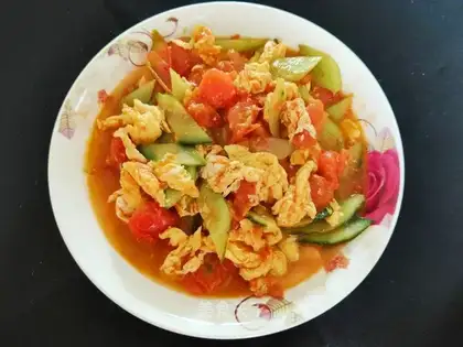 Potato cucumber fried eggs
