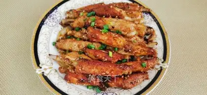Roasted chicken wings onions