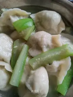 Squirty melon dumpling soup