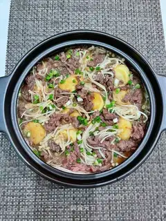 Golden pins and mushrooms, tofu beef