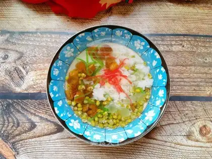 Sour green bean soup