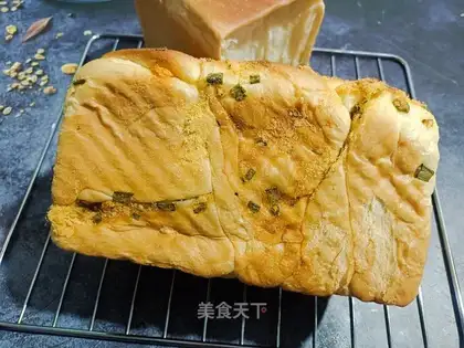 Onion pine toast