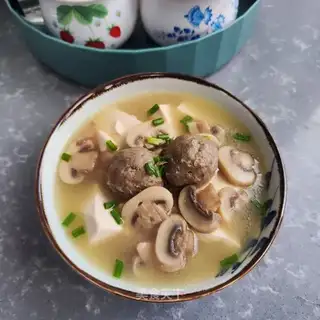 Meatball mushroom tofu soup