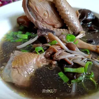 Willow mushroom pigeon soup