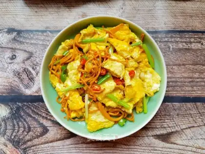 Spicy peppers and eggs