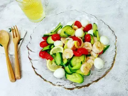 Vegetable shrimp ball salad