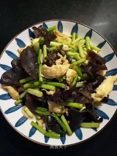 Scramble eggs