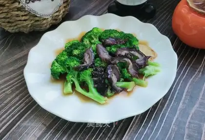 Sea cucumbers and blue flowers