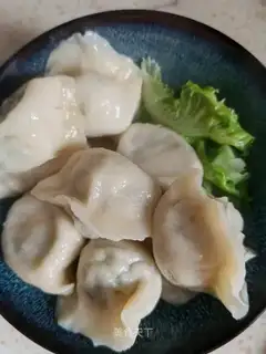Red soup dumplings