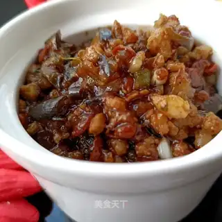 Cheese and vine pepper sauce
