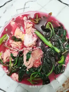 Red gravy egg soup
