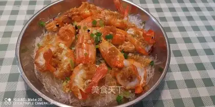 Garlic fan steamed roach shrimp