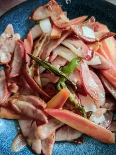 Red sausage and vegetables