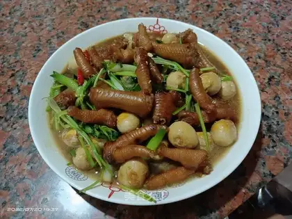 The eggs of the chicken claws