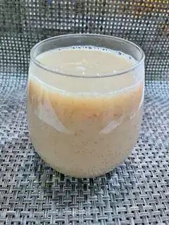 Red-tree oatmeal milk