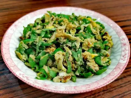 Pepper fried eggs