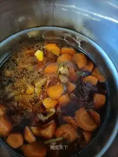 Tomato carrot beef soup