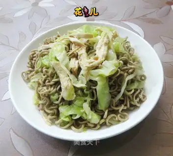 Chicken gravy with cabbage and flour
