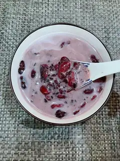 Milk and black rice congee