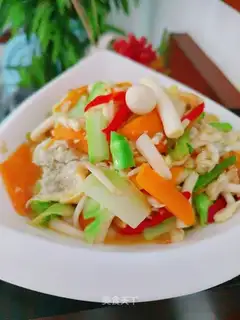 Seafood mushroom carrot fried eggs