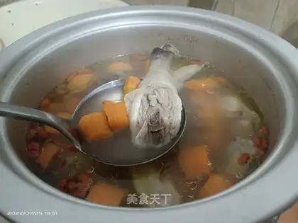 Carrot chicken soup