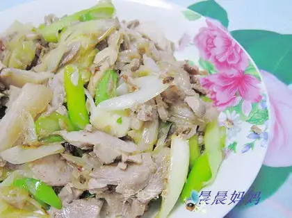 stir-fried pork knuckle with green onion
