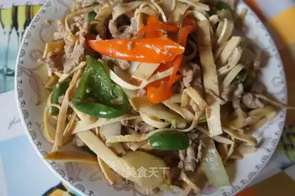 Baby vegetable and shredded pork with white leaf