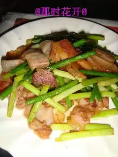 stir-fried bacon with garlic sprouts