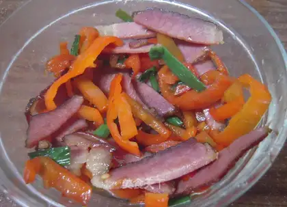 stir-fried bacon with red pepper