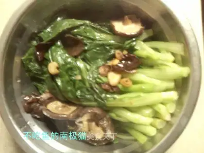 Blanching cabbage heart