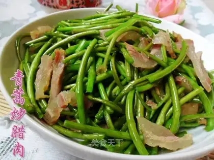 stir-fried bacon with Artemisia annua