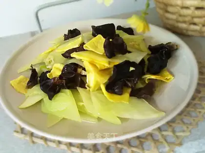 Home-cooked lettuce