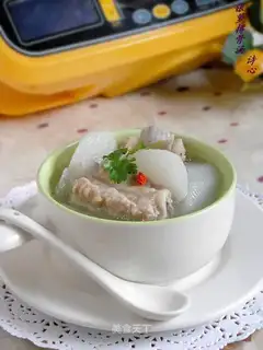 Silver radish ribs soup
