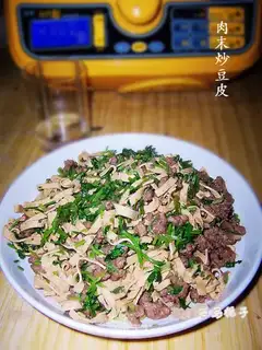 stir-fry a thousand slices of minced pork