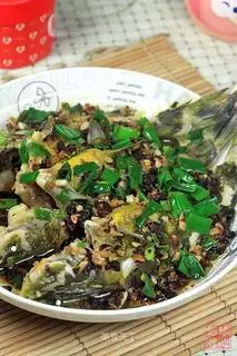 Steamed yellow bone fish with black bean sauce