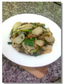 Fried rice cake with shredded pork and vegetables