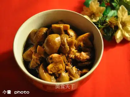 Stewed chicken nuggets with mushroom